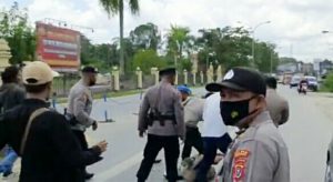 Anarkisme Aparat Kepolisian : Pukul Wartawan dan Keroyok Demonstran