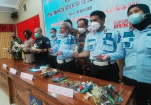 Kanwil Kemenkumham Sultra Razia Lapas dan Rutan di Kendari, Sejumlah Barang Terlarang Disita