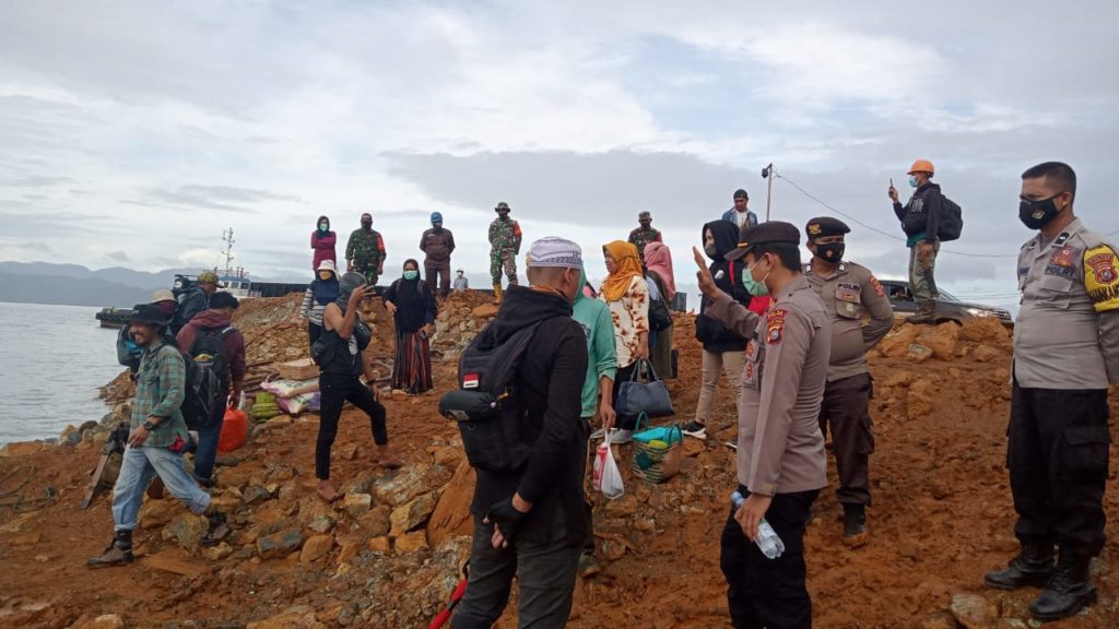 Masyarakat Konut Hentikan Paksa Kegiatan Pertambangan PT. Antam di Blok Tapunopaka