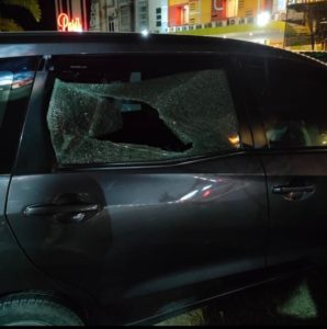 Kaca Mobil Ketua DPD KNPI Sultra Dirusak OTK