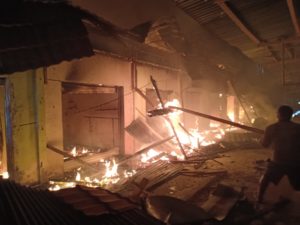 Puluhan Lapak di Pasar Sentral Wakuru Terbakar, Kerugian Ditaksir Capai Rp5 Miliar