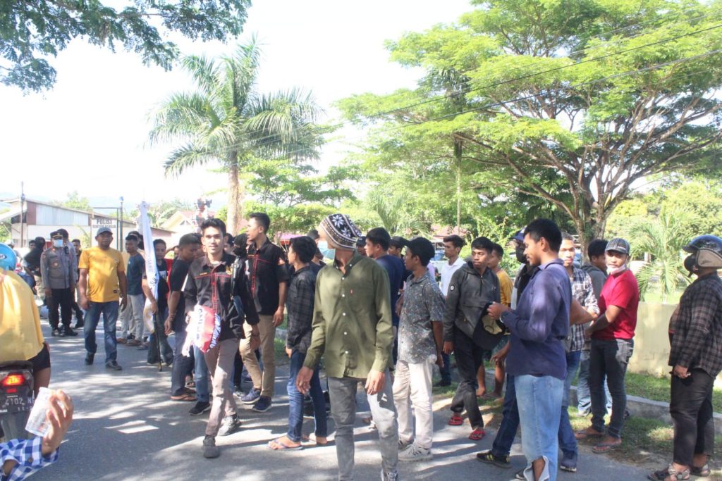 Kawal Kasus Penganiayaan Aktivis, Ratusan Mahasiswa dan Pemuda Sambangi Mapolsek Poasia