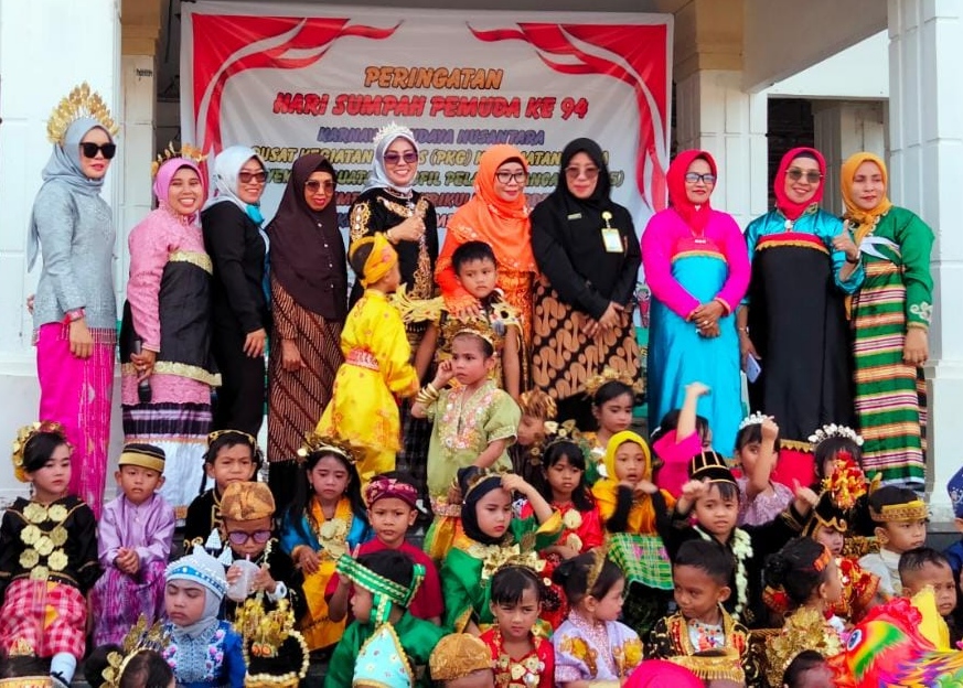 Gunakan Baju Adat, Peserta Didik Tingkat TK dan PAUD se-Kecamatan Kadia Ramaikan Karnaval Budaya Nusantara