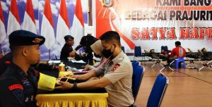 HUT Korps Brimob ke-77, Brimob Polda Sultra Gelar Donor Darah dan Berbagi Sembako
