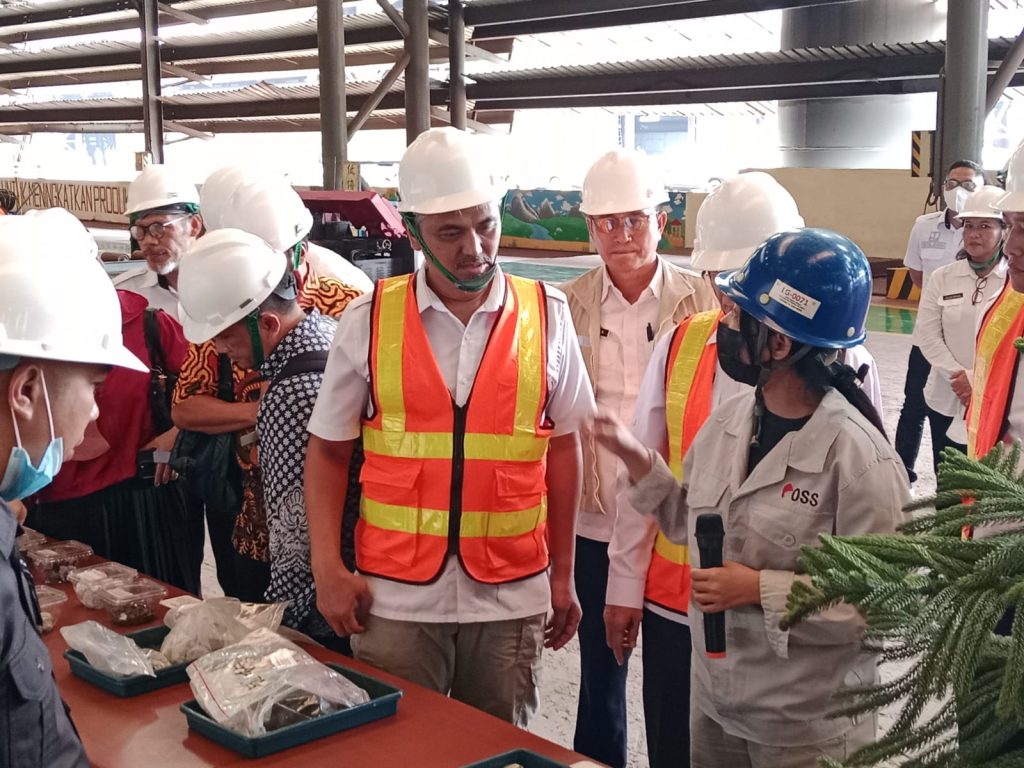 Kunker di Sultra, Plt Deputi Bidang Sarana Prasarana Kementerian PPN Kunjungi PT VDNI dan PT OSS