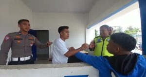 Tabrak Pengendara Motor di Traffic Light, Pengendara Mobil di Kendari Nyaris Diamuk Warga