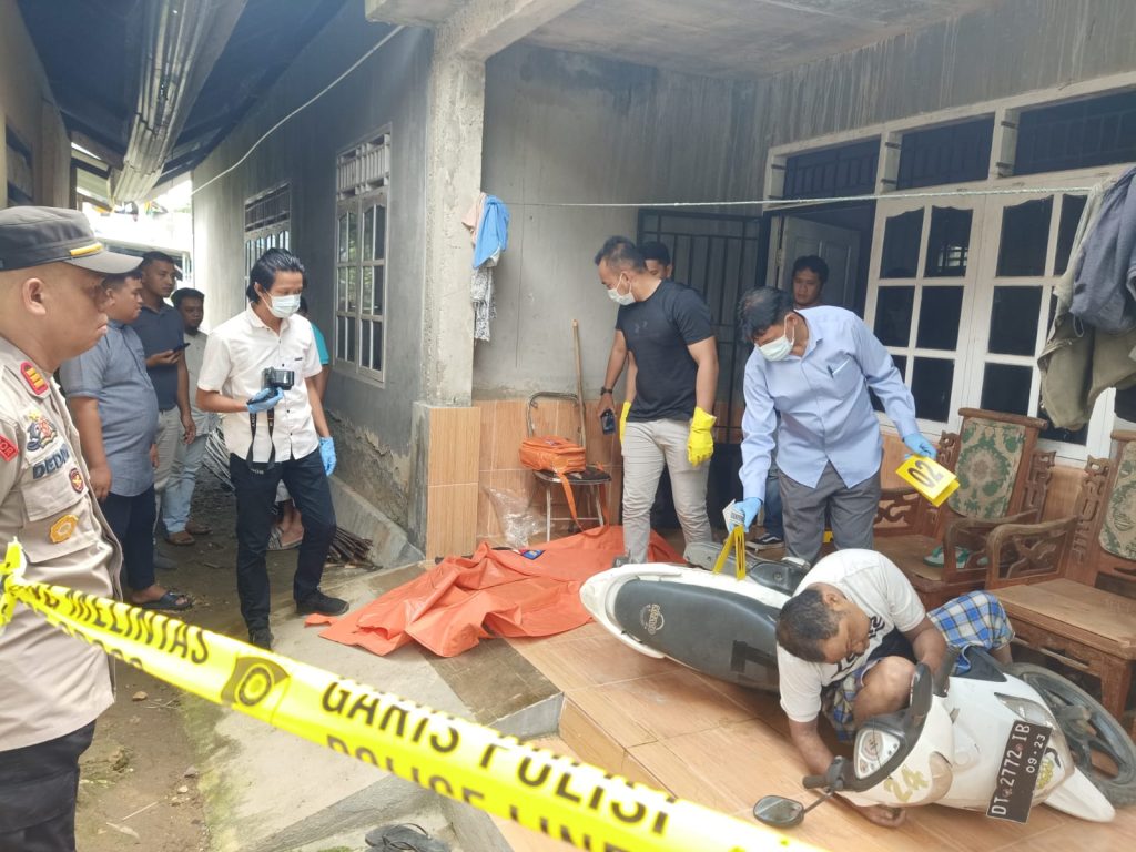 Gegerkan Warga, Pria Paruh Baya Ditemukan Tak Bernyawa di Teras Rumah