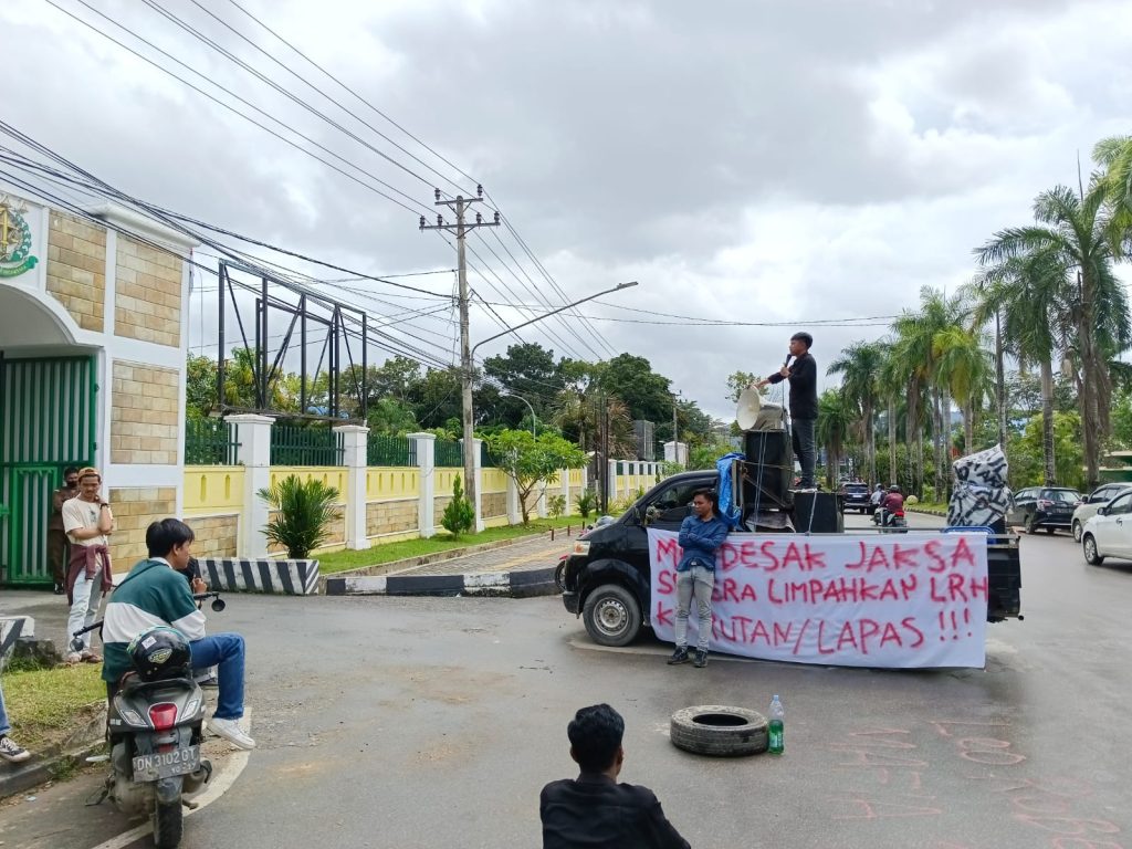 Dinilai Tidak Serius Menangani Kasus Pemalsuan Dokumen LRH, Gemib Geruduk Kejati Sultra