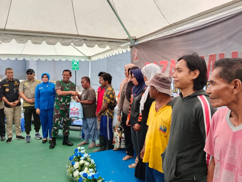 Lanal Kendari Salurkan 800 Paket Sembako untuk Mitigasi Inflasi dan Stunting