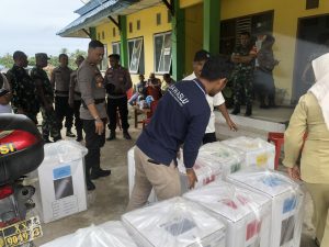 Polsek Moramo Utara Kawal Ketat Pendistribusian Logistik Pemilu ke PPS Desa/Kelurahan