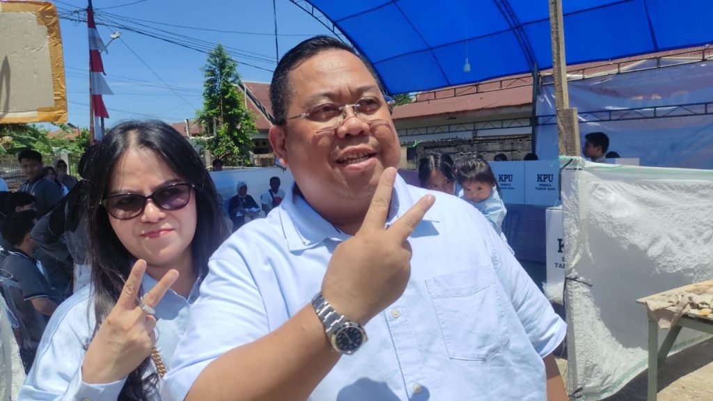 Anton Timbang Salurkan Hak Suara di TPS 20 Wuawua, Optimis Menangkan Prabowo-Gibran Satu Putaran