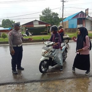 Satgas Gakkum Operasi Keselamatan Anoa Polda Sultra Tekankan Penggunaan Helm Standar