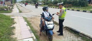 Langgar Aturan, Ditlantas Polda Sultra Beri Sanksi Teguran Kepada Pengendara