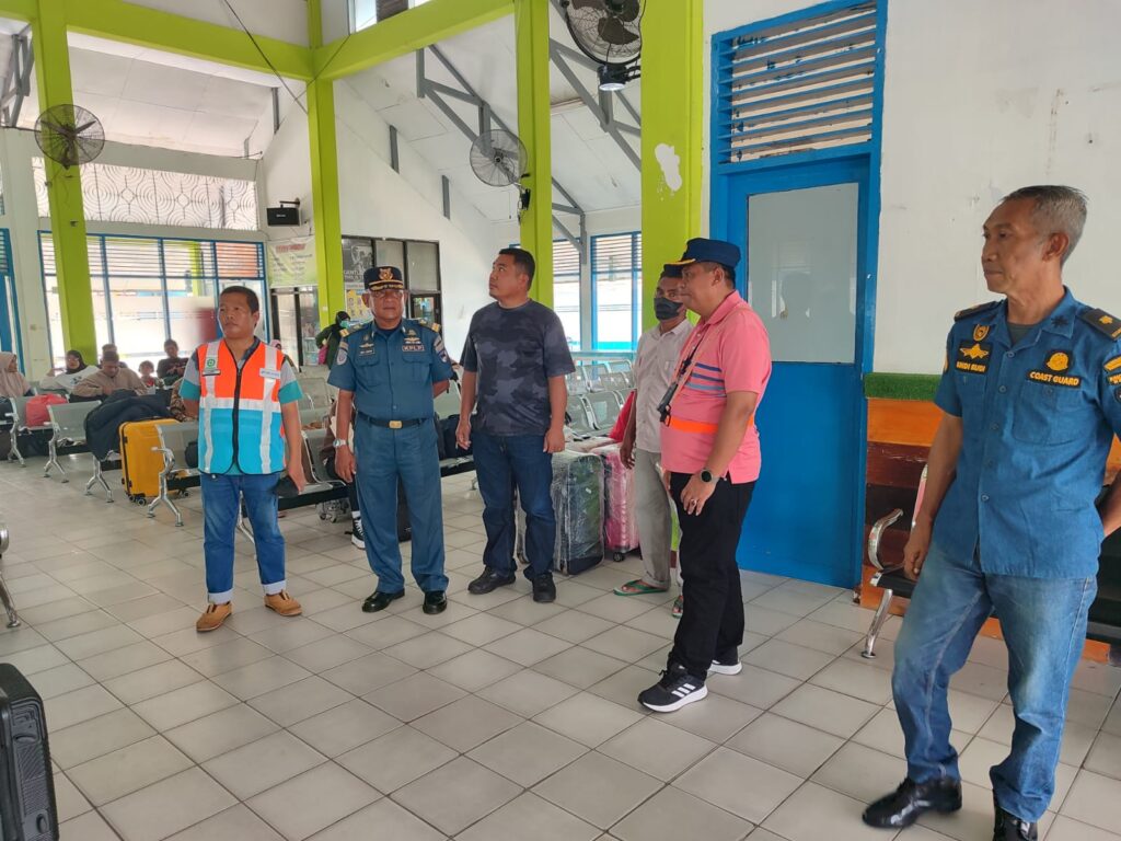 Kepala KSOP Kelas II Kendari Tinjau Sejumlah Pelabuhan Jelang Mudik Lebaran