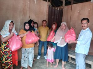 KAI Sultra Bagikan Ratusan Paket Sembako untuk Masyarakat Kurang Mampu di Bulan Suci Ramadan