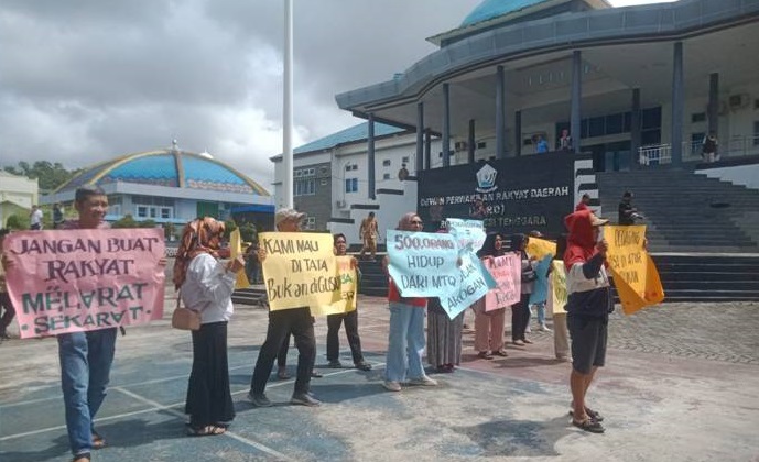 Ratusan Pedagang Kawasan Eks MTQ Kendari Perjuangkan Nasib di DPRD Sultra