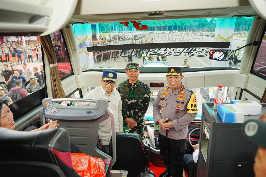 Tindaklanjuti Arahan Presiden, Kapolri Lepas Mudik Gratis Polri Presisi