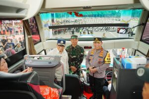 Tindaklanjuti Arahan Presiden, Kapolri Lepas Mudik Gratis Polri Presisi