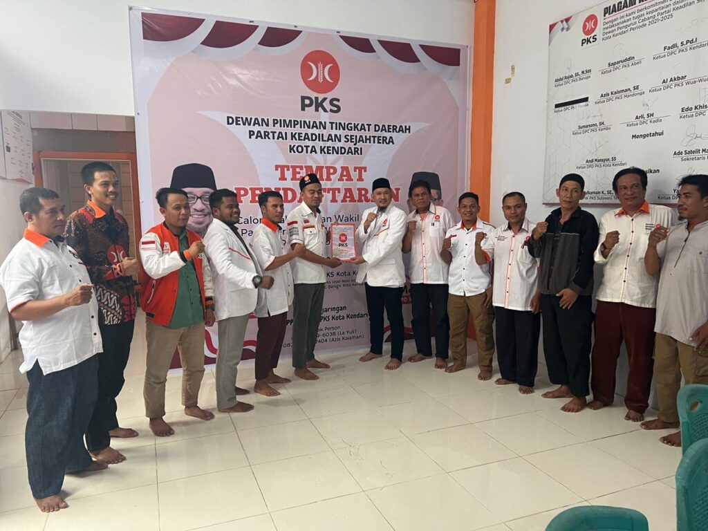 Siap Tarung Pilwali Kota Kendari, Sudirman Kembalikan Formulir dan Berkas Pendaftaran di Partai Keadilan Sejahtera