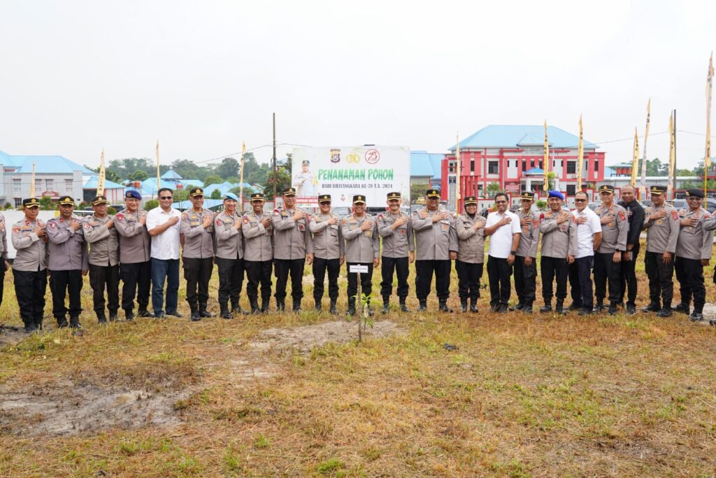 Peringati Hari Bhayangkara ke-78, Polda Sultra Tanam Ratusan Pohon di Nanga-nanga