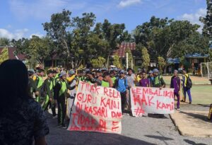 Ratusan Siswa SMAN 1 Lasolo Gelar Aksi Protes terhadap Kepala Sekolah atas Dugaan Arogansi dan Kekerasan Verbal
