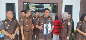 Polresta Kendari Serahkan Tersangka dan Barang Bukti Kasus Pembunuhan Mertua ke Kejari
