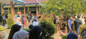 Ratusan Orang Tua Siswa SMAN 1 Lasolo Desak Kepala Sekolah Mundur dari Jabatannya