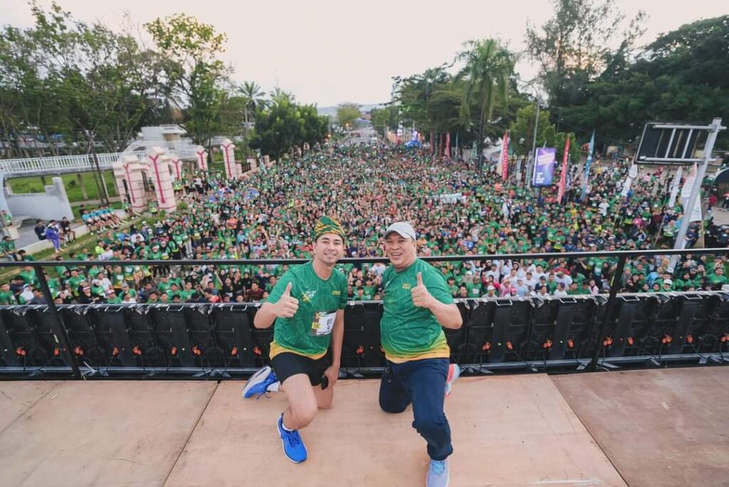 Masyarakat Tumpah Ruah Ikuti Sultra Run Bersama Ruksamin dan Raffi Ahmad