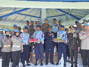 Kabid Propam Polda Sultra Berikan Kejutan di HUT TNI ke-79