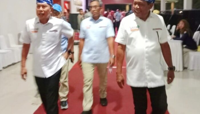 Andi Sumangerukka dan Hugua Kenakan Kampurui Khas Baubau di Debat Publik Pertama