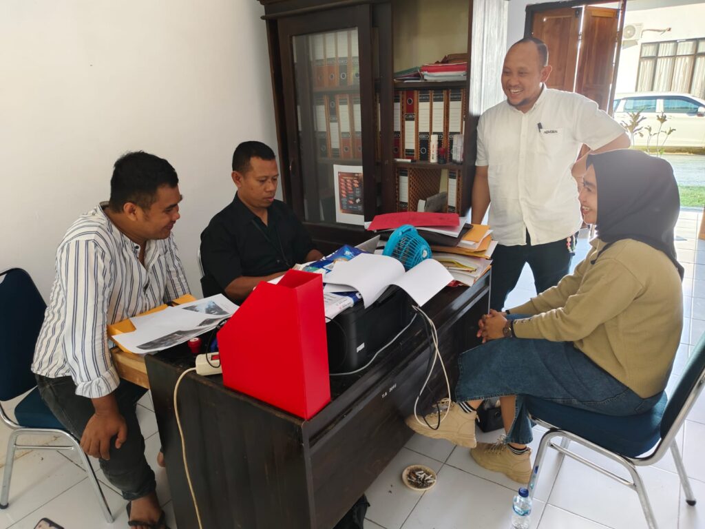 Kasus Foto di Facebook, Tim Hukum Adi-James Sampaikan Klarifikasi ke Bawaslu