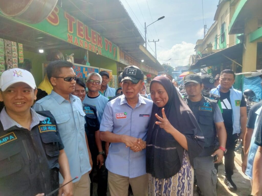 Kunjungi Pasar Tradisional, Andi Sumangerukka Dapat Dukungan Ibu-ibu Maju Pilgub Sultra 2024