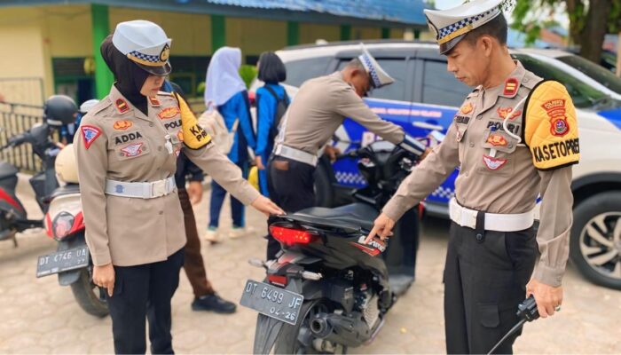 Operasi Zebra Anoa: Satlantas Polresta Kendari Tertibkan Knalpot Brong di Sekolah