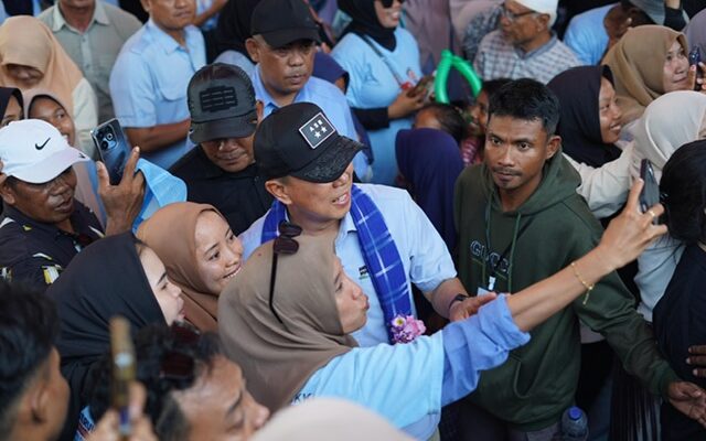 Di Hadapan Ribuan Warga Binongko dan Tomia, ASR Berkomitmen Normalisasi Penerbangan Demi Pariwisata