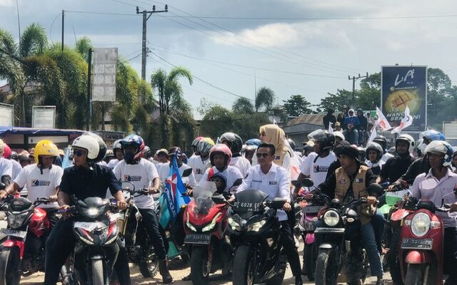 Radhan-Rasyid Tiba di Lokasi Kampanye Akbar Naik Motor, Diiringi Ribuan Simpatisan