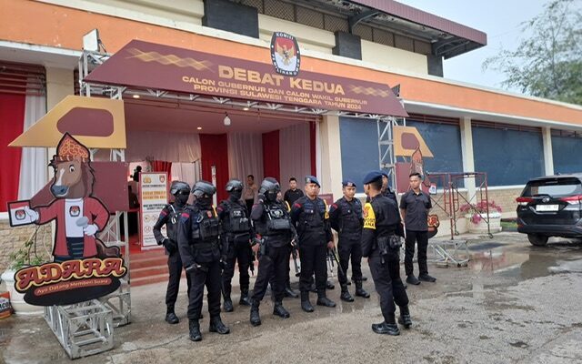 Satbrimobda Sultra Lakukan Sterilisasi Lokasi Debat Kedua Pilgub Sultra