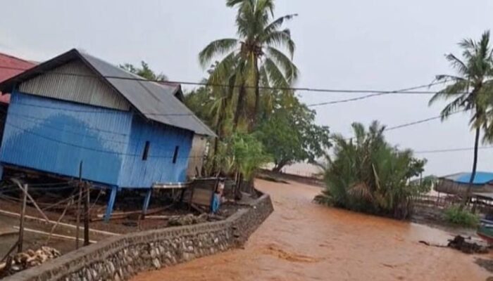 Diduga Akibat Aktivitas PT TBS, Aliran Kali dan Pesisir Pantai Tercemar, Nelayan Bombana Merasa Terdampak