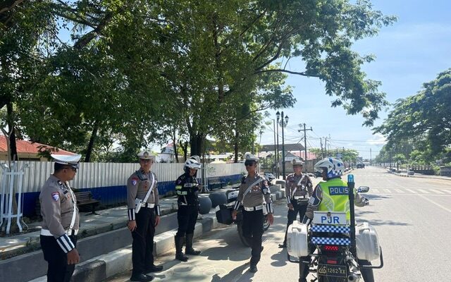 Satuan PJR Ditlantas Polda Sultra Sosialisasi Jalur Satu Arah di Kawasan MTQ Kendari