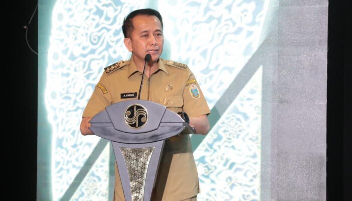Dirjen Bina Keuangan Daerah Kemendagri Agus Fatoni Terima Penghargaan dan PIN Emas Dari Menteri BUMN