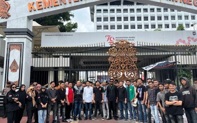 DPRD Sultra Rekomendasikan Pencopotan Ridwan Badallah, Mahasiswa Tuntut Tindakan Tegas
