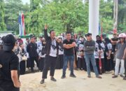 Ratusan Guru Segel Kantor Dinas Pendidikan Konawe Utara, Protes Mutasi Pasca Pilkada