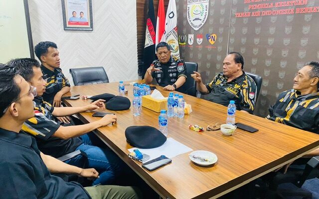 DPW Pekat IB Sultra: Ridwan Badallah Diminta Mundur Dari Jabatannya Jika Tak Terima Kritikan