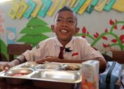 Senyum Lebar Siswa SD di Boyolali Nikmati Makan Bergizi Gratis: Bisa Hemat Uang