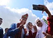 Gubernur dan Wakil Gubernur Sultra Disambut Meriah Masyarakat saat Tiba di Kendari