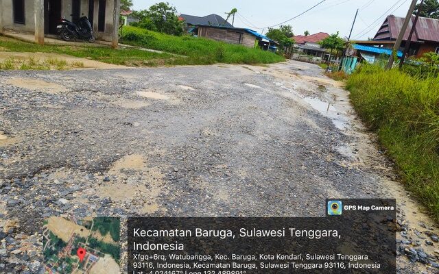 Warga Lorong Embun Kendari Keluhkan Jalan Rusak Akibat Minim Drainase Permanen
