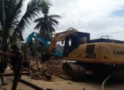 Tanggapi Keresahan Warga Mandiodo, PT Cinta Jaya Turunkan Excavator Bantu Cegah Abrasi Pantai