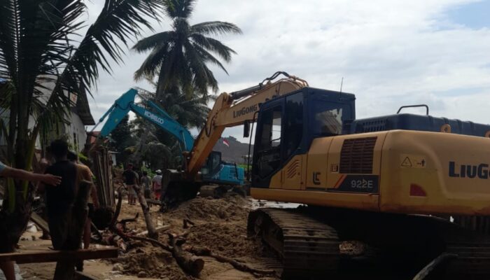 Tanggapi Keresahan Warga Mandiodo, PT Cinta Jaya Turunkan Excavator Bantu Cegah Abrasi Pantai