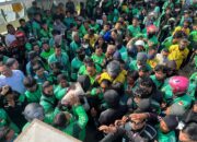 Dukung Peran Transportasi Daring, Kadin Sultra Salurkan 400 Karung Beras untuk Ojol Kendari