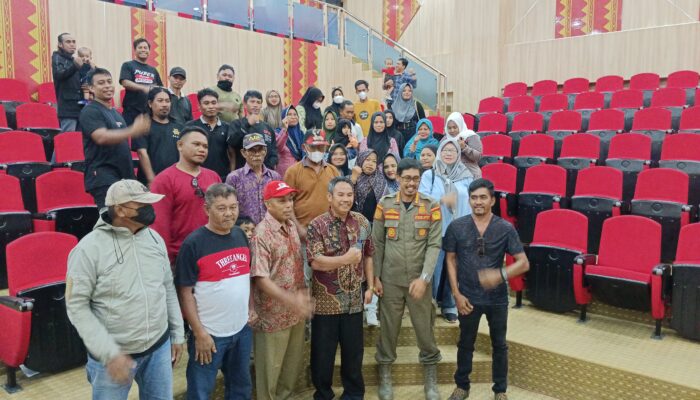 Bantah Isu yang Diduga Sepihak, Sekelompok Warga Pudai Kompak Pasang Badan Membela Lurah Mereka