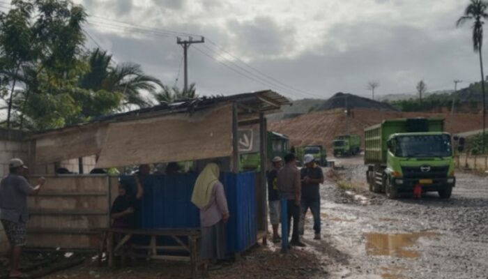 PT Manunggal Prima Utama Dituding Abai Kompensasi Debu, Masyarakat Geram Sampai Tutup Jalan Hauling